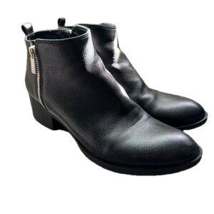 Kenneth Cole New York Black Leather Bootie with zippers (1.5ā heel). Size 8